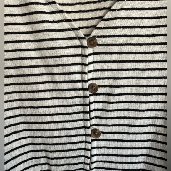 Black and white stripe plus size top xxl - Picture 2 of 9